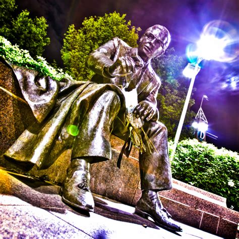 Art Rooney Statue