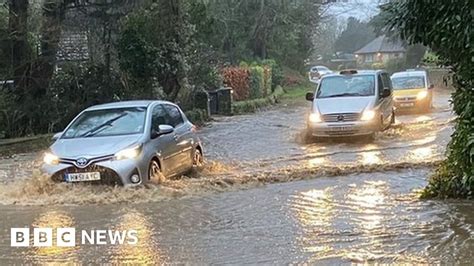 Hampshire flooding: Heavy rainfall leads to travel disruption