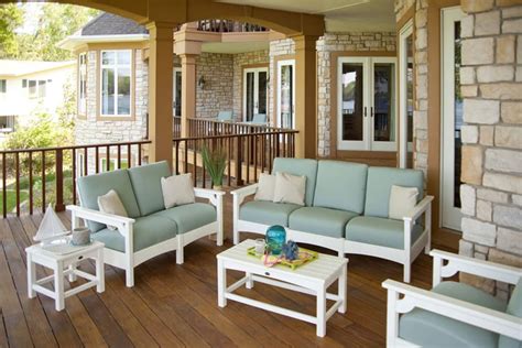 Why You Should Use Outdoor Furniture Indoors