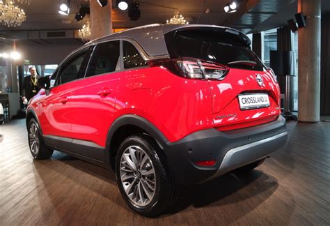 Opel Crossland X Photos, and Specs. 1.2 5MT Enjoy (81), 1.2 6AT Enjoy (110), 1.2 6AT Innovation ...