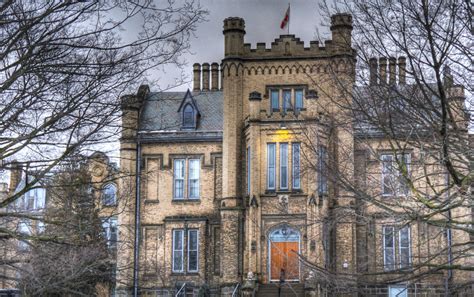 Trafalgar Castle School (Toronto, Ontario, Canada) - apply, prices, reviews | Smapse