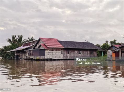 Martapura River South Borneo Indonesia Stock Photo - Download Image Now - Canal, Canoe, Color ...