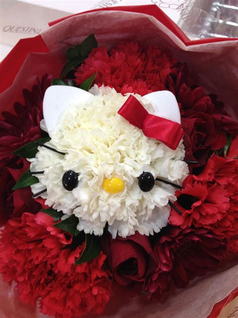 Hello Kitty, flower by flower | Arreglos florales creativos, Bellos arreglos florales ...