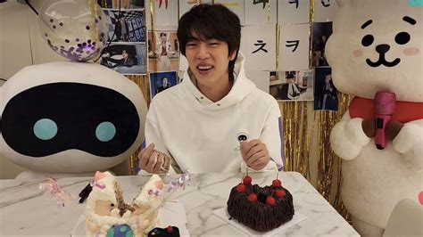 “I can't with him”: BTS’ Jin’s unique way of cutting his birthday cake has fans screaming and ...