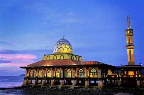 Your Guide To 10 Most Beautiful Mosques In Malaysia - Tripfez