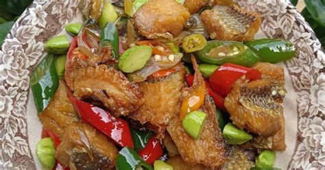 Resep Tumis Ikan Layur Asin oleh Devalesha Kitchen - Cookpad