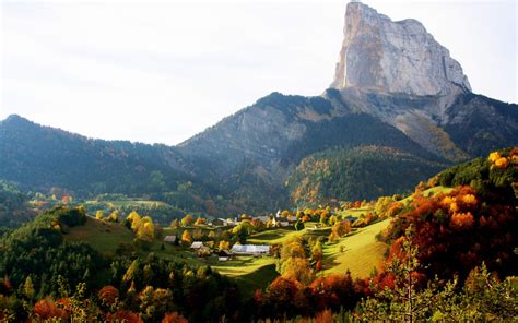 Autumn mountain landscape wallpapers and images - wallpapers, pictures, photos