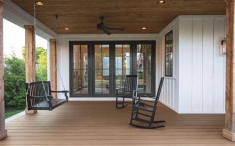 Best Decking Material: Wood, Vinyl, or Composite | Deck Material Options