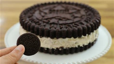 How to Make a Giant Oreo Cake - The Cooking Foodie