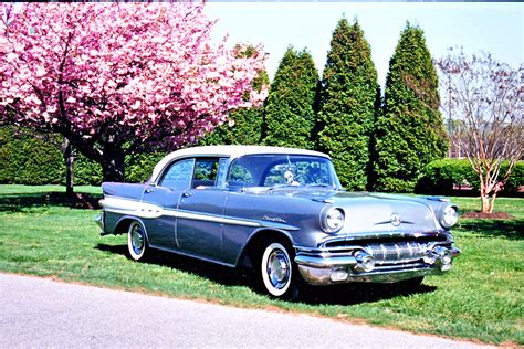 1957 Pontiac Chieftain - Information and photos - MOMENTcar