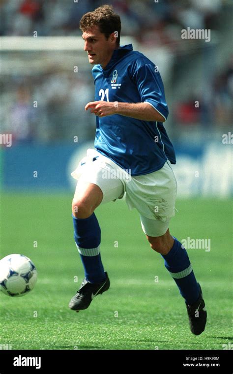 CHRISTIAN VIERI ITALY 17 June 1998 Stock Photo - Alamy