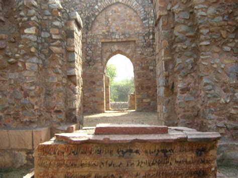 Chasing History: Mehrauli Archeological Park: Tomb of Balban