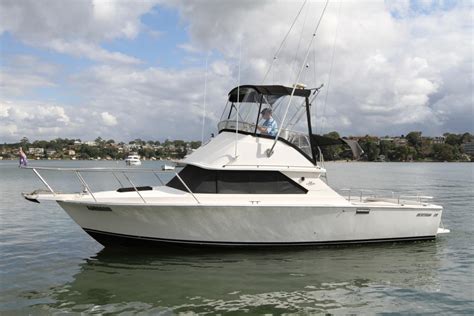 Bertram 28 Flybridge Cruiser | Sylvania Marina