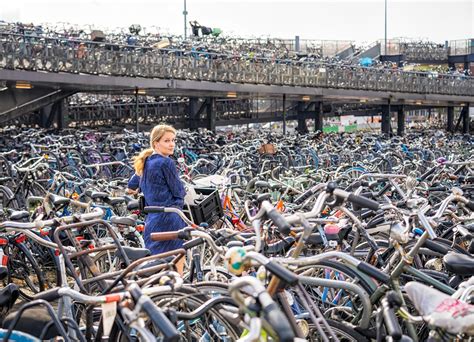 Underwater bike garage solves Amsterdam station's storage headache - ابتكر