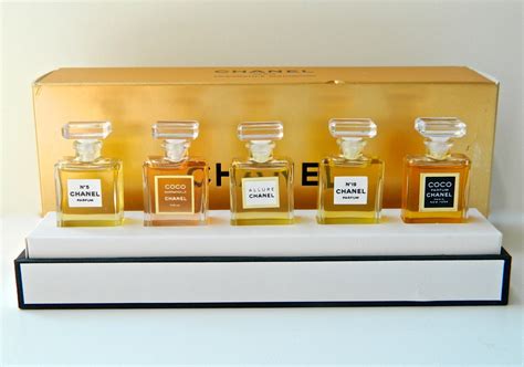 CHANEL Wardrobe Perfume Set 5 Mini Eau de Parfum Nº 5 Nº 19