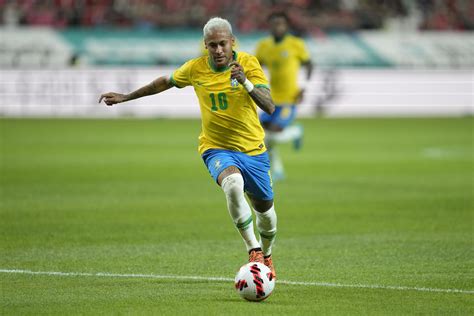 Neymar to team up with youngsters for Brazil at World Cup | AP News