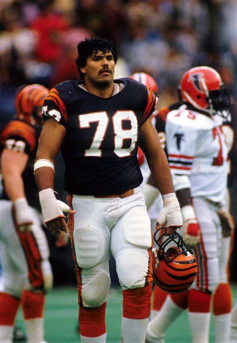 12 Best NFL Linemen of all Time [2024 Update] - Players Bio