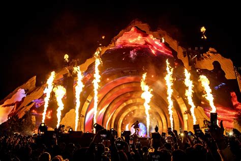 Astroworld's Travis Scott: A history of chaos at concerts - Los Angeles ...