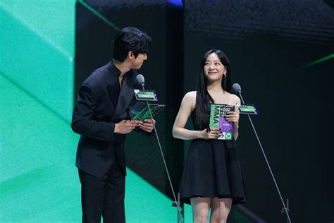 221126 Sejeong and Actor Ahn Hyo-seop at Melon Music Awards | kpopping