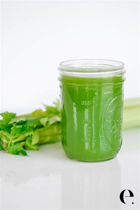 Green Juice Benefits + A Beginner Green Juice Recipe | Elizabeth Rider