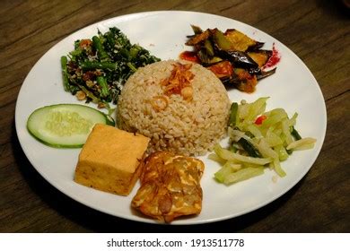 Nasi Campur Vegetarian Brown Rice Green Stock Photo 1913511784 ...