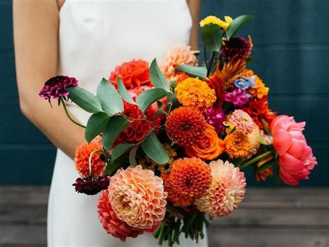 38 Dahlia Wedding Bouquet Ideas to Add the Wow Factor