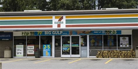 What is the history of the 7-Eleven convenience store franchise?