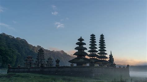 Sunrise at Ulun Danu Temple at Tamblingan Lake Bedugul Bali Indonesia ...