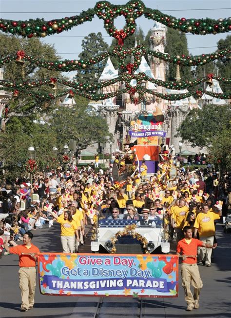 Thanksgiving Day Parade at Disneyland Park | Disney Parks Blog