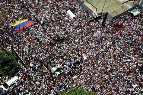 Supporters of Opposition, Maduro demonstrate in Caracas - Times of Oman