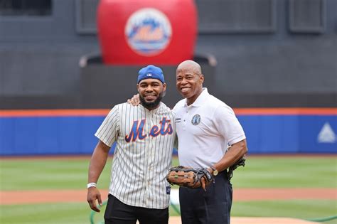 Eric Adams catches first pitch from son at Mets game