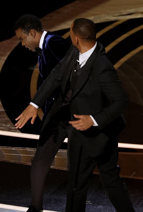 Will Smith slammed for NOT apologizing to Chris Rock in Oscars acceptance speech minutes after ...