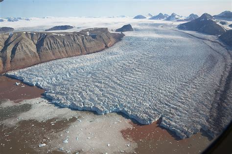 Norway: Arctic Svalbard islands lure tourists with polar bears, northern lights and winter darkness