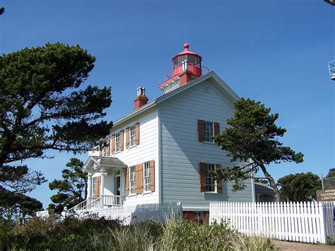 Yaquina Bay Lighthouse | America's Haunted Roadtrip