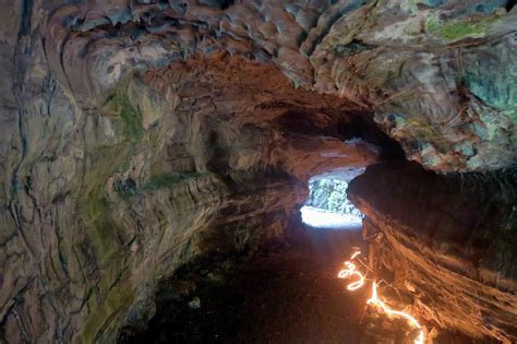 Diving in lava tubes in Hawaii: will you dare to do it?