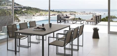 Modern outdoor dining set | Interior Design Ideas