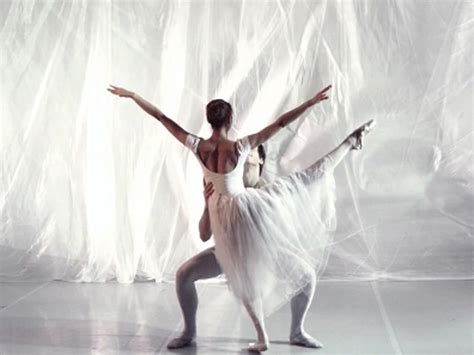 Stunning ballet jumps performed in super slow-motion - CBS News