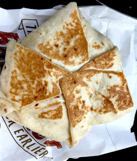 I Tried Taco Bell’s Breakfast Crunchwrap | Akitachow.com: A food site and a big dog