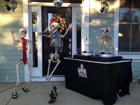 Baxter Skeletons: These Wicked Clever Halloween Decorations Are A Must ...