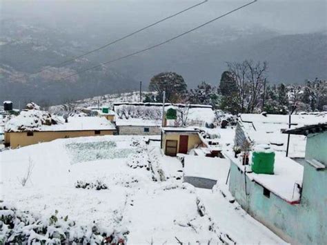 Mussoorie witness heavy snowfall - IndiaPost NewsPaper