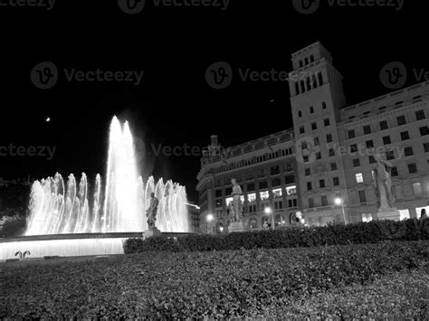 barcelona at night 10939812 Stock Photo at Vecteezy