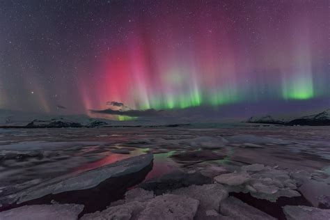 Northern Lights at Jökulsárlón Glacier Lagoon | Guide to Iceland