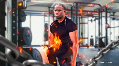 Browns' Nick Chubb squats 610 lbs for 3 reps in workout footage