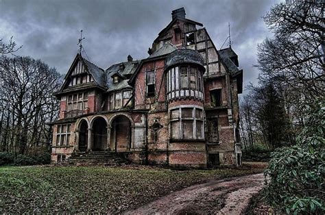 Chateau Notenboom II This beautifull mansion was the home for a german couple who fled Germany ...