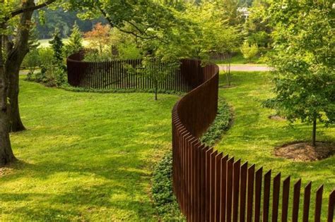 30 Metal Picket Fences to Make Your Home One to Watch - InteriorSherpa