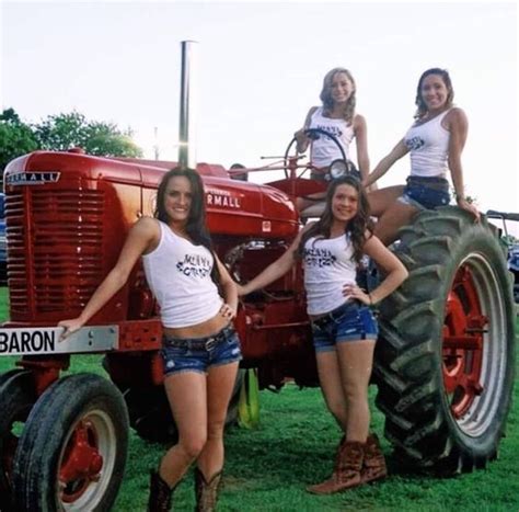 Country Girls Outfits, Country Women, Big Tractors, Farmall Tractors, Antique Tractors, Vintage ...