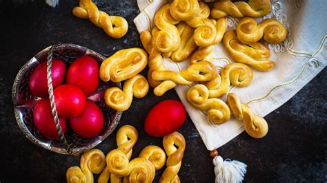 4 Greek Easter Traditions - Greek Easter Guide | Grekaddict