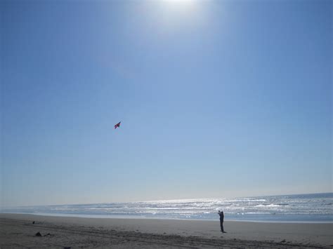 Kite flying, Fort Stevens Park, Warrenton, Oregon http://www.oregonbeachvacations.com/ Oregon ...