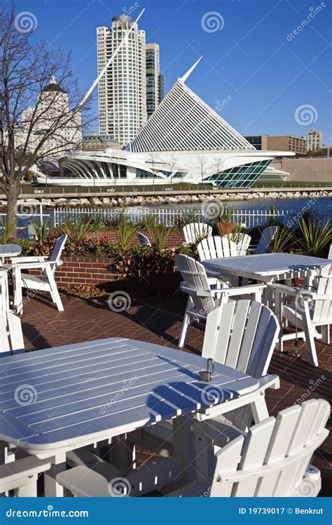 Lakefront Restaurant in Milwaukee Editorial Photography - Image of ...