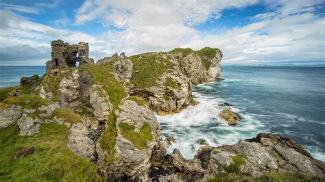 Kinbane Castle near Ballintoy, County Antrim, Ulster, Northern Ireland, UK | Windows Spotlight ...